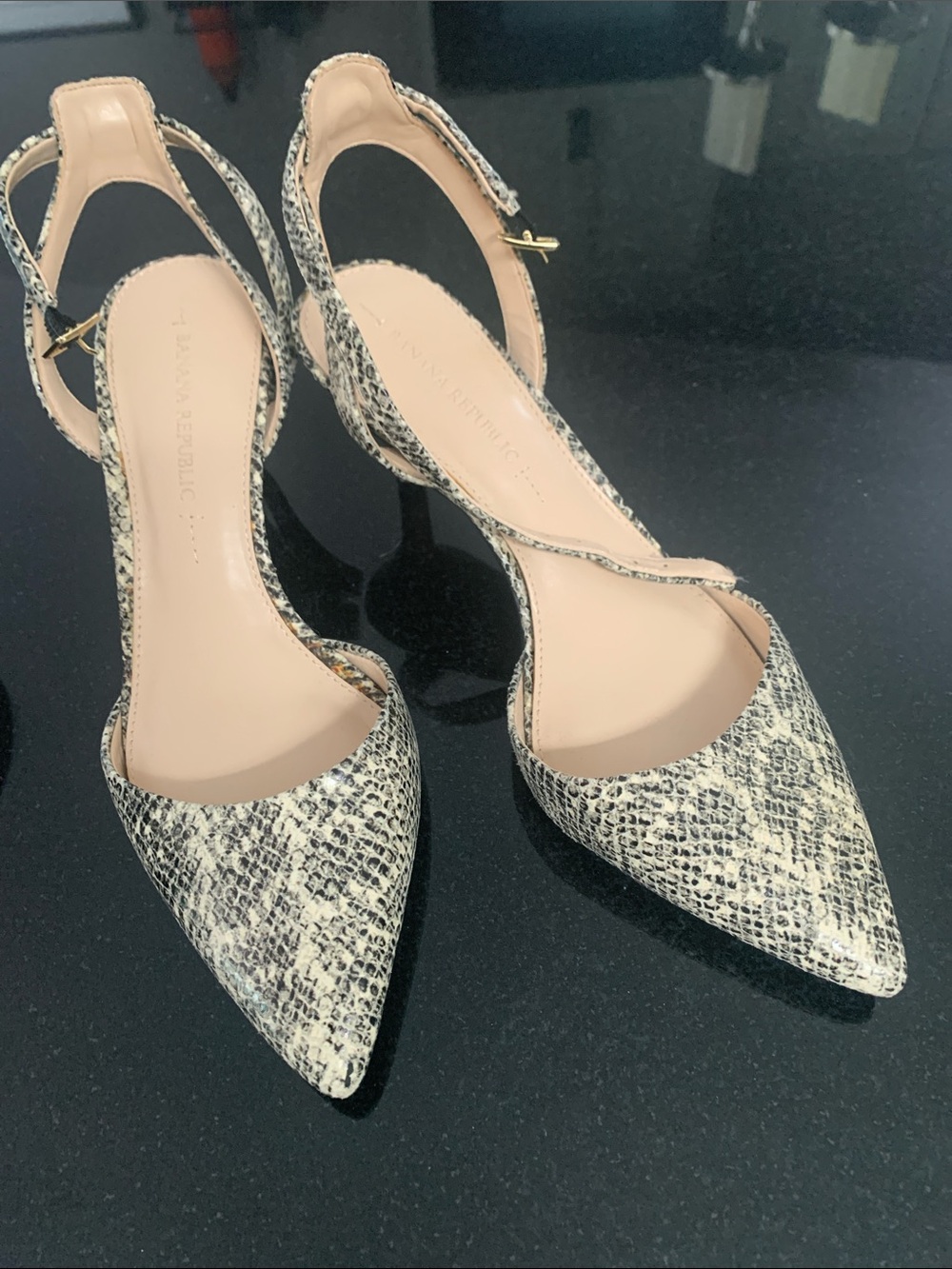Banana Republic black and Cream Heels